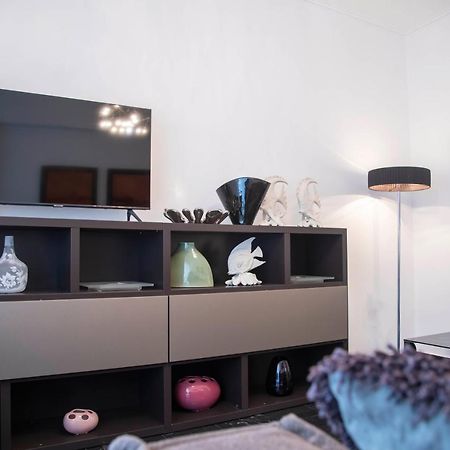 Konstantinos Stylish Brand New Apt In The Heart Of Athén Kültér fotó