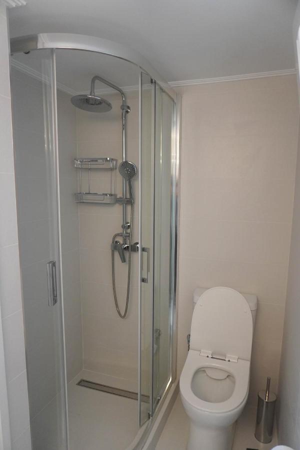 Konstantinos Stylish Brand New Apt In The Heart Of Athén Kültér fotó